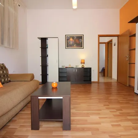 Lejlighed Ema Near Center *