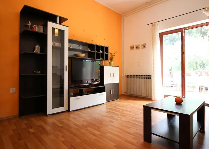 Ema Near Center * ポレッチ