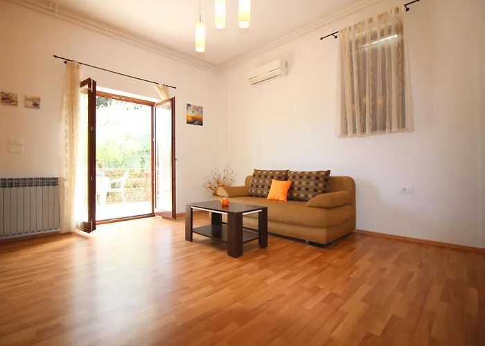 Ema Near Center * 波雷奇